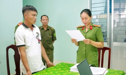 Đến tiệm sửa xe 'nói chuyện', bất ngờ rút lưỡi hái chém người