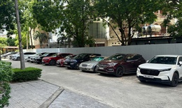 Cư dân Hà Nội Paragon phản đối chủ đầu tư tăng phí gửi xe, yêu cầu làm rõ tính pháp lý bãi xe trước sảnh tòa B