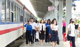 Vận hành đôi tàu chuyên dụng đưa đón y bác sĩ làm việc tại Bệnh viện Bạch Mai cơ sở 2