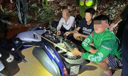 Thiếu niên 17 tuổi lái xe trong tình trạng phê ma túy, mang theo kiếm trên Quốc lộ 6