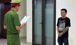 Say xỉn, Phan Minh Trí lái xe bán tải tông quán nhậu rồi lao thẳng tới trụ sở công an thách thức