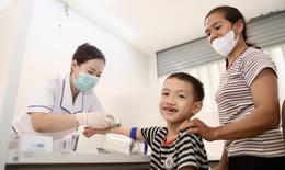 Người dân phấn khởi đi khám miễn phí trong ngày khai trương Bệnh viện Bạch Mai cơ sở Ninh Bình