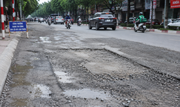 Hà Nội: Công trình khẩn cấp chống ngập chậm hoàn trả mặt đường 