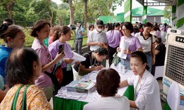Hàng trăm người được tư vấn sức khỏe tại Ngày Dinh dưỡng cộng đồng Việt Nam lần 7