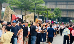 Xếp hàng dài nhận vé vào xem Quy hoạch tổng thể Thủ đô tầm nhìn 100 năm, người dân mong tận mắt thấy tương lai của Hà Nội