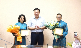 Bộ Y tế trao tặng Kỷ niệm chương 'Vì sức khoẻ nhân dân' cho 2 chuyên gia của CDC Hoa Kỳ tại Việt Nam
