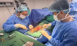 Lóc da sau tai nạn giao thông, cô gái trải qua 4 lần phẫu thuật ghép da