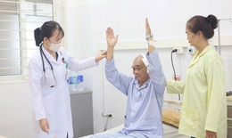 Cú ngã tưởng chừng vô hại khiến cụ ông 72 tuổi suýt mất mạng
