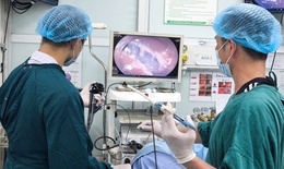 Cứ nghĩ bị trĩ, người phụ nữ bất ngờ phát hiện khối polyp lớn trong trực tràng