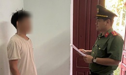 Dùng dao chém ngón tay bạn, nam thanh niên bị khởi tố tội sử dụng vũ khí quân dụng
