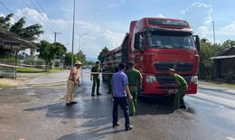 Tạm giữ tài xế xe đầu kéo gây tai nạn khiến 2 người thương vong