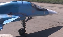 Phát hiện chi tiết lạ trên 'Thú mỏ vịt' Su-34 Nga