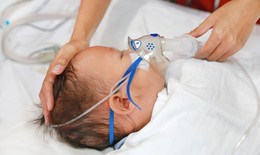 Hiểu lầm của cha mẹ có thể khiến trẻ dưới một tuổi lỡ 'lá chắn' phòng RSV