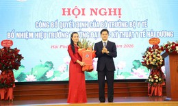 Thứ trưởng Thường trực Vũ Mạnh Hà trao quyết định bổ nhiệm Hiệu trưởng Trường Đại học Kỹ thuật Y tế Hải Dương