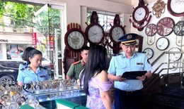 Gần 200 đồng hồ nghi giả mạo thương hiệu nổi tiếng bày bán công khai