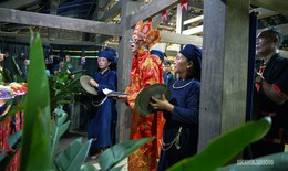 Độc đáo nghi lễ thay bàn thờ gia tiên của người Tày