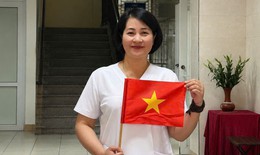 Giám đốc Sở Y tế Hà Nội khen thưởng nữ điều dưỡng cứu sống nam thanh niên ngừng tuần hoàn trong quán cà phê