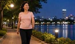 Sau tuổi 50, nên đi bộ trước hay sau bữa ăn để giảm mỡ bụng?