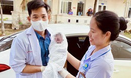 Bác sĩ hỗ trợ sản phụ 'vượt cạn' trên xe taxi