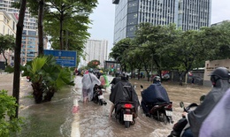 Cơ quan khí tượng liên tiếp phát tin cảnh báo mưa dông ở Hà Nội
