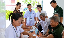 Khám, cấp thuốc miễn phí cho 100 người có công tại Hà Tĩnh