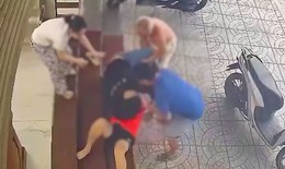 Cận cảnh kẻ cướp tiệm vàng bị gia đình chủ nhà phối hợp quật ngã