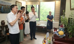 Thứ trưởng Bộ Y tế Trần Văn Thuấn thăm, tri ân gia đình Liệt sĩ, Bác sĩ Đặng Thuỳ Trâm