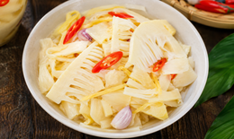 Người bị tăng acid uric có nên ăn măng chua?