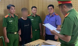 Dụ bé gái chưa đủ 13 tuổi ra khỏi ký túc xá trong đêm để hiếp dâm