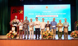 Thứ trưởng Đỗ Xuân Tuyên dự Chương trình khám bệnh, tặng quà tri ân người có công tại Hưng Yên