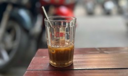 Người bị cao huyết áp nên uống cà phê hằng ngày thế nào?