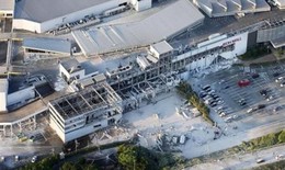 Nhật Bản chạy đua cứu hộ sau trận động đất đánh sập AEON Mall ở Kumamoto