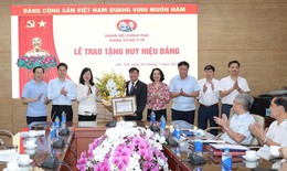 Đảng ủy Bộ Y tế tổ chức trao Huy hiệu 40 năm tuổi Đảng cho cán bộ
