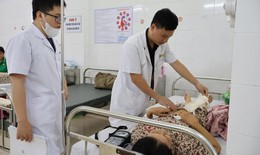 Bóc tách khối u nặng gần 3kg trong bụng người phụ nữ 51 tuổi