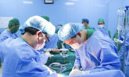 Bé trai 7 tuổi hồi sinh từ món quà sự sống của người hiến chết não