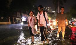 Hà Nội vẫn ngập sau mưa lớn, vì sao hệ thống thoát nước chưa đáp ứng được?