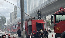 Cháy tại Trần Phú (Hà Đông), nhiều xe chữa cháy được điều động tới hiện trường