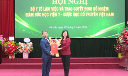 Bộ trưởng Bộ Y tế Đào Hồng Lan trao quyết định bổ nhiệm Giám đốc Học viện Y - Dược học cổ truyền Việt Nam