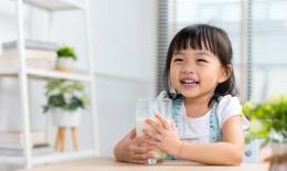 Trẻ uống sữa hạt thay sữa bò có thể thiếu dưỡng chất cho tăng trưởng chiều cao