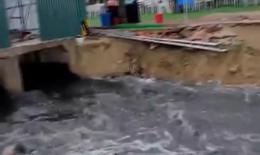 Bãi biển Sầm Sơn xuất hiện dòng nước đen vẩn đục