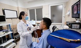 Cố nuốt miếng cơm to để chữa hóc xương, người đàn ông thủng thực quản