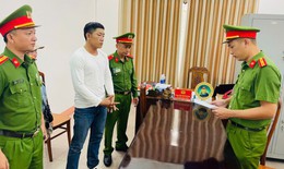 Tạm giữ hình sự tài xế đánh đồng nghiệp giữa đường