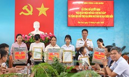 Vùng 4 Hải quân nhận đỡ đầu 3 người con của ngư dân