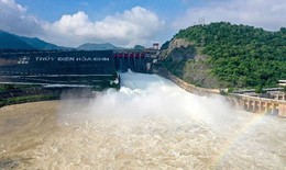 Đóng cửa xả lũ thủy điện Hòa Bình sáng nay