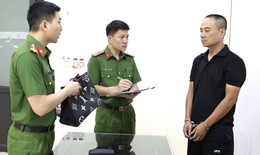 Đập kính ô tô lấy túi LV và gần 700 triệu đồng rồi trốn qua nhiều tỉnh thành