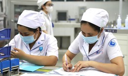 Nhiều bệnh viện tại TPHCM tuyển 'hàng loạt' bác sĩ, điều dưỡng