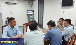 Xử phạt chủ thuyền rồng ở Huế sau clip ghi lại cảnh xả rác xuống sông Hương
