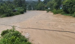 Mưa lớn dồn dập, Nghệ An yêu cầu sẵn sàng sơ tán dân khỏi vùng nguy hiểm