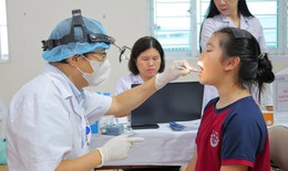 Khám sức khỏe cho khoảng 6000 học sinh ở phường Nghĩa Đô