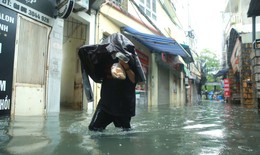 Áp thấp nhiệt đới quần thảo trên Vịnh Bắc Bộ, 6 tỉnh thành có mưa to nhất